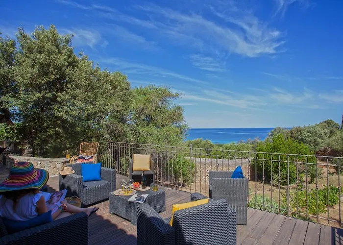 Villa bodri, maison en pierre avec vue mer et piscine chauffée