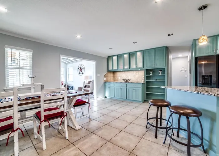 5 Bdrm Home On 2 Acres Mins To Wineries Private Heated Pool And Hot Tub