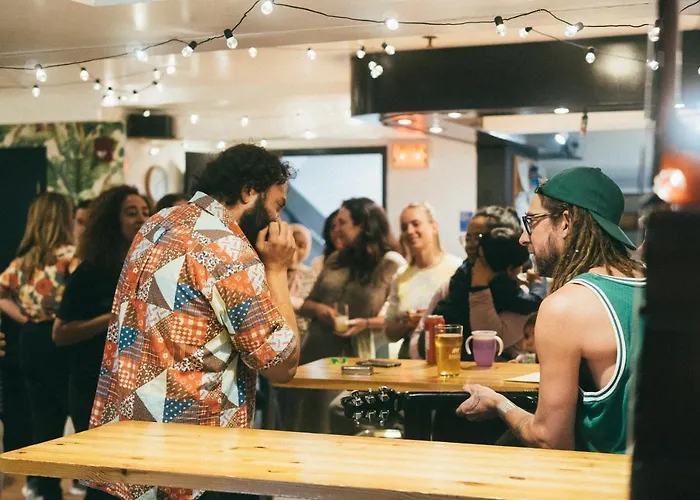 Hotel near College: Auberge Saintlo Montreal Hostel