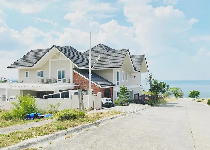 4 Bedroom Beachfront House With Private Pool In Batangas