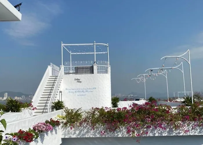 Santorini Ha Long Villa - Venue Travel
