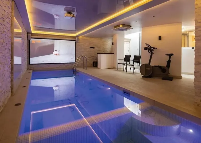 Luxury Presidential 4 Bedrooms, Pool, Spa & Gym