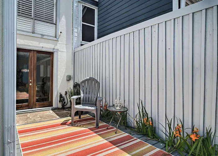 Charming Montrose Townhome With Private Pool!