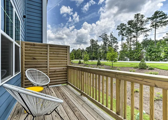 Sleek Durham Townhome Near Dtwn W/ Balcony!