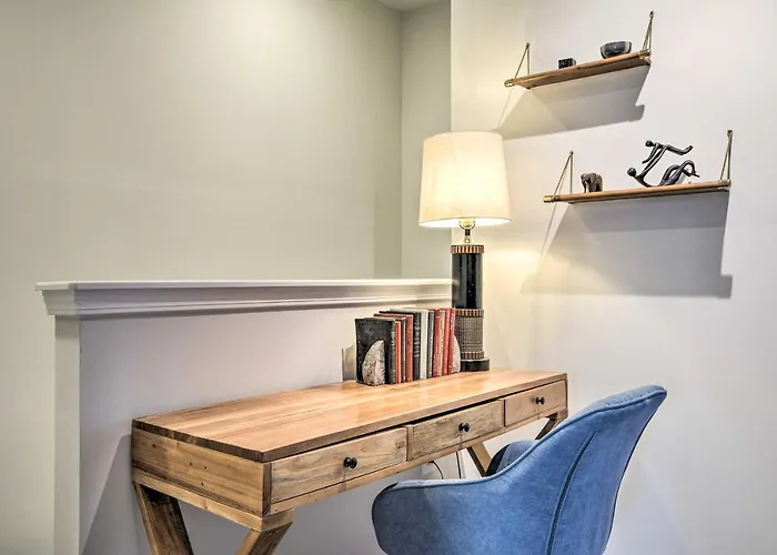 Tasteful Durham Townhome - 6 Mi To Downtown!
