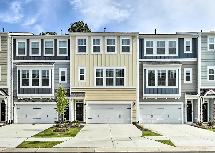 Tasteful Durham Townhome - 6 Mi To Downtown!