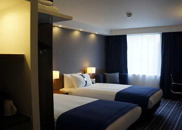  Holiday Inn Express Earls Court By Ihg