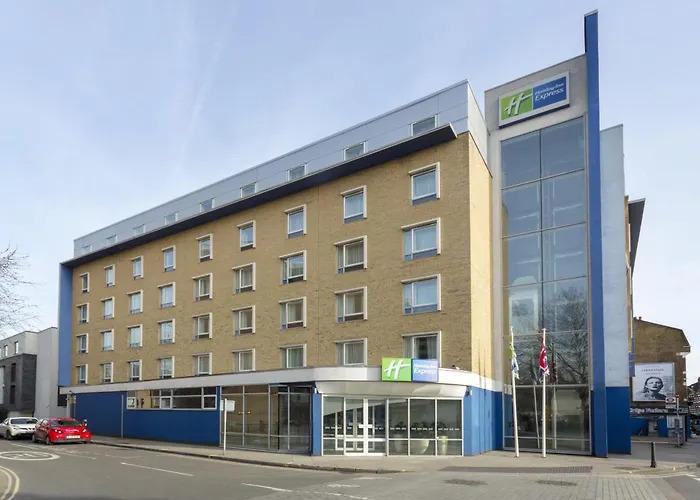  Holiday Inn Express Earls Court By Ihg