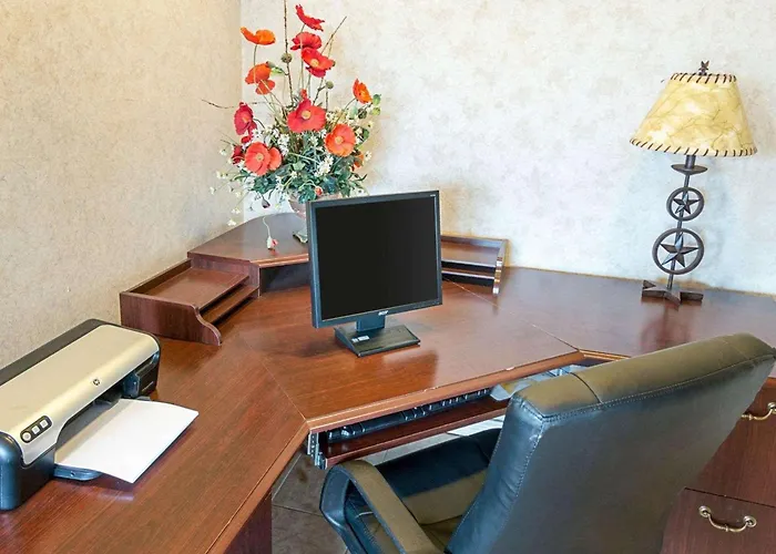 Econo Lodge Hillsboro I-35