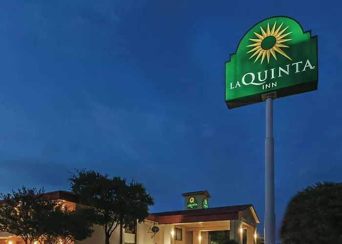 Cheap hotel: La Quinta Inn By Wyndham San Marcos