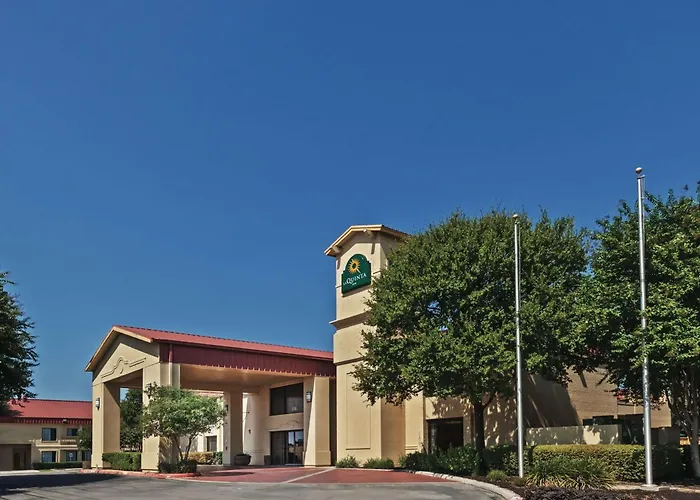 Cheap hotel: La Quinta Inn By Wyndham San Marcos