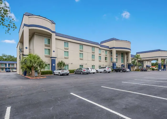 Clarion Inn & Suites Central Clearwater Beach