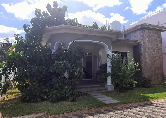 Cardamon Villa Is A 2 Bedroom With 1 Bathroom And Seperate Toilet Detached House With Ac And Swimming Pool , 5 Minutes Walk From Flic En Flac Public Beach