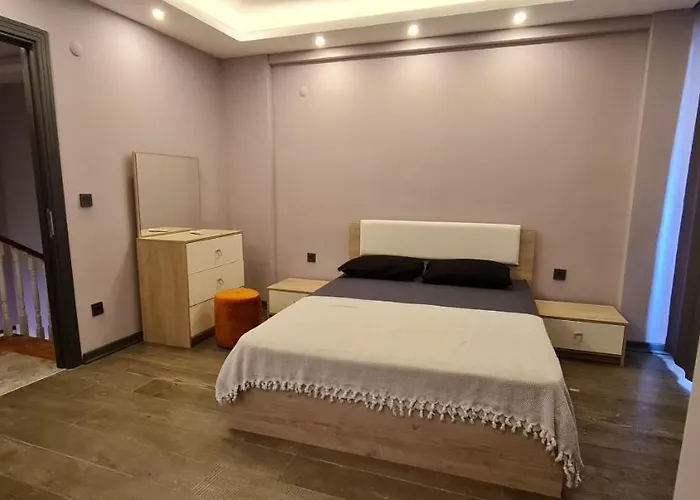 Oezel Havuzlu Lueks Villa