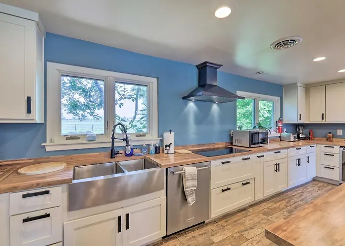 Peaceful Lebanon Farmhouse/Ranch W/ Pool!