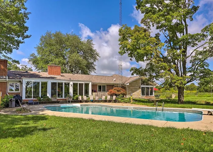 Peaceful Lebanon Farmhouse/Ranch W/ Pool!
