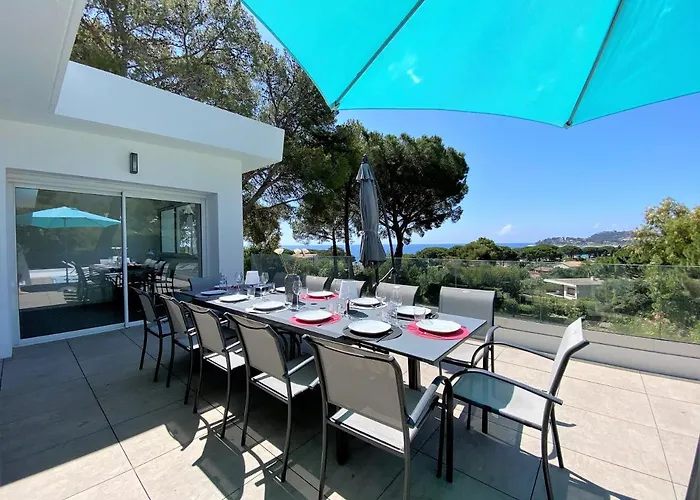 Villa 6 Chambres, Piscine, Vue Mer, A Proximite De La Plage , Cavalaire-Sur-Mer