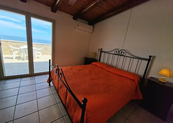 Villa Daniela - Villa con piscina privata e discesa a mare tra Catania e Siracusa