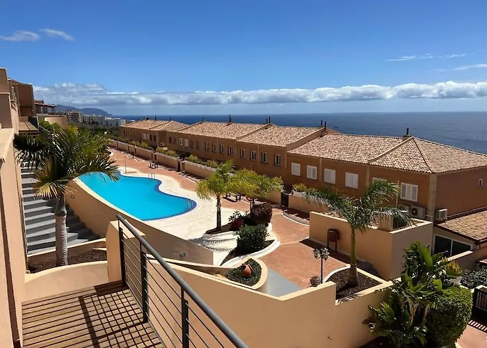 Casa Adosada de lujo con piscina y vistas al mar