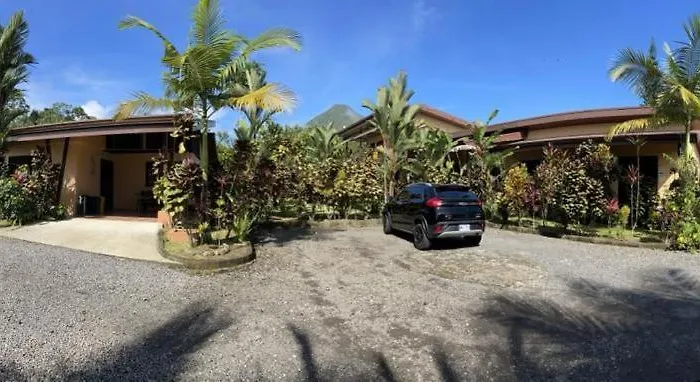 Aunty Arenal Lodge
