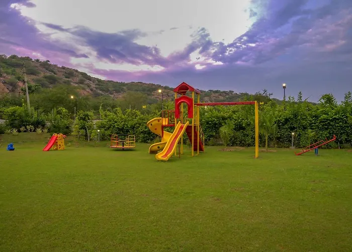 Stayvista At Hillside Paradise With Pool, Jacuzzi, Kids Play Area