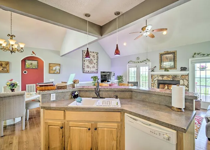 Eclectic Ranger Home W/ Mtn Views + Hot Tub!