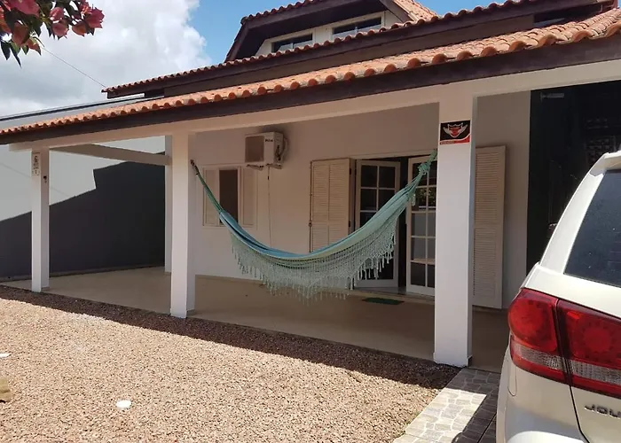 Linda casa c/Piscina, Ar e conforto próximo do Mar