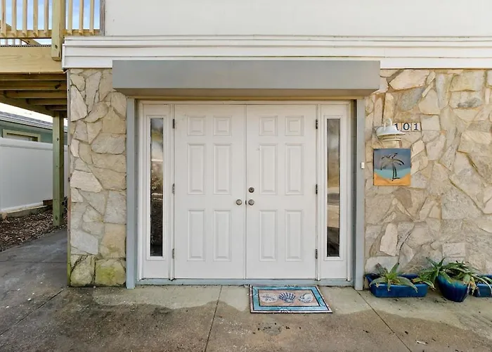 Flip Flop Bungalow With Pool