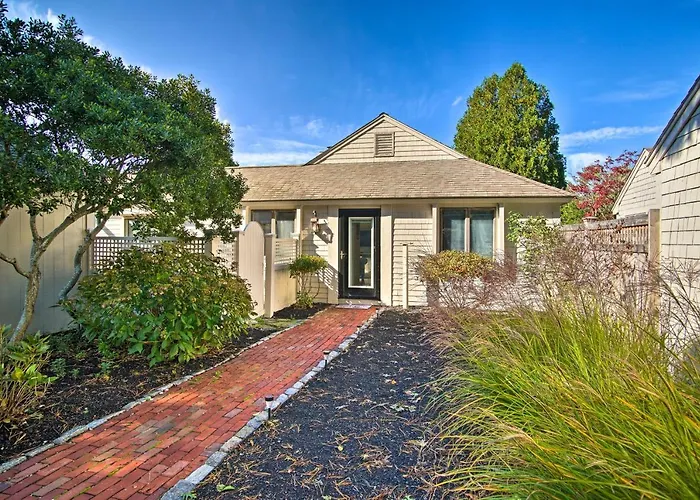 2 Mi To Beach: Retreat W/ Pool & Grill In Mashpee!