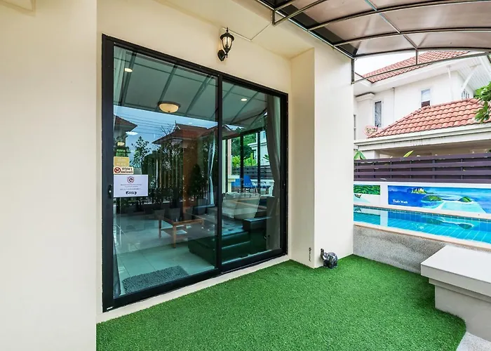Sea eagle pool villa