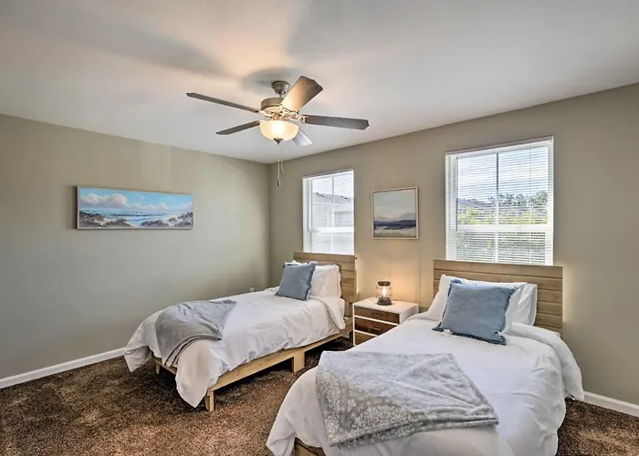 Ideally Located & Elegant Condo W/ Balcony!