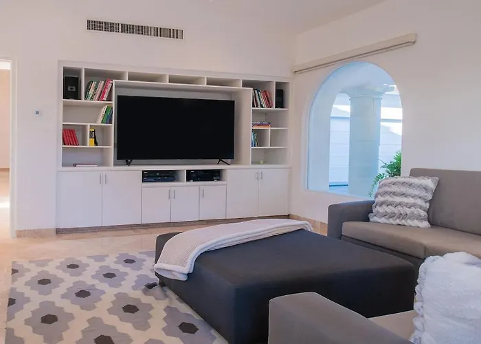 Stunning 6Bd Villa In Palmilla! Fully Staffed W Chauffeur And Yacht Included!