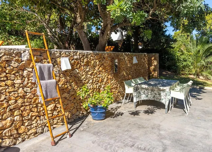 Casa Algarrobo