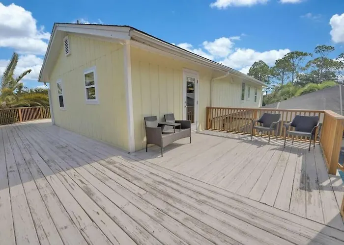 Pet-Friendly Bay View Home W/ Screened Pool Near Lighthouse