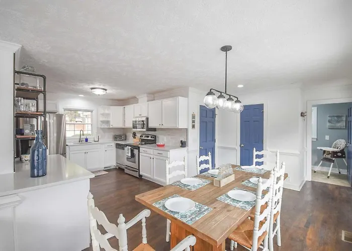 Carolina Lakes Family Home W/ Pool, Kayaks & Dock!