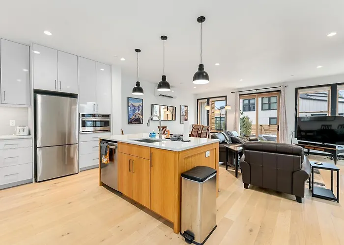 Ponderosa Court, Unit 2A