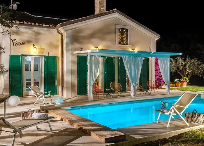 VILLA LUCENTE 6&2, Emma Villas