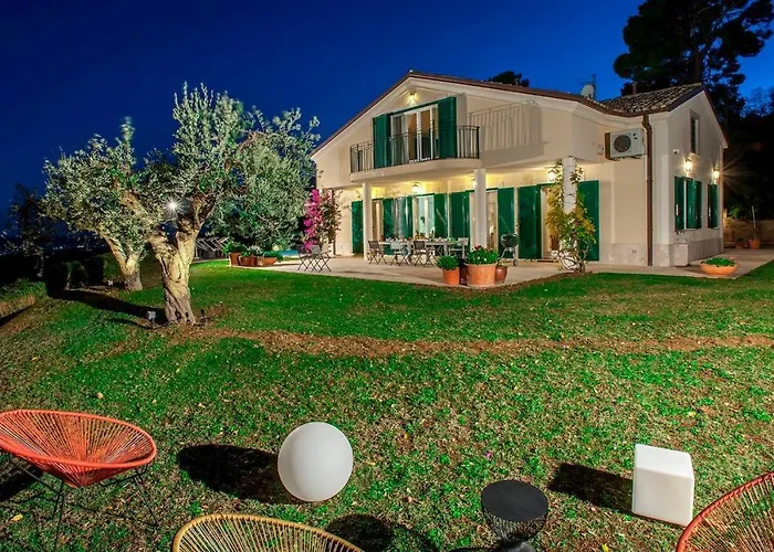 VILLA LUCENTE 6&2, Emma Villas