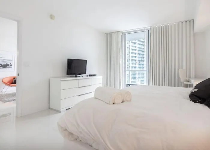Deluxe Brickell Suite W Pool Gym City Views
