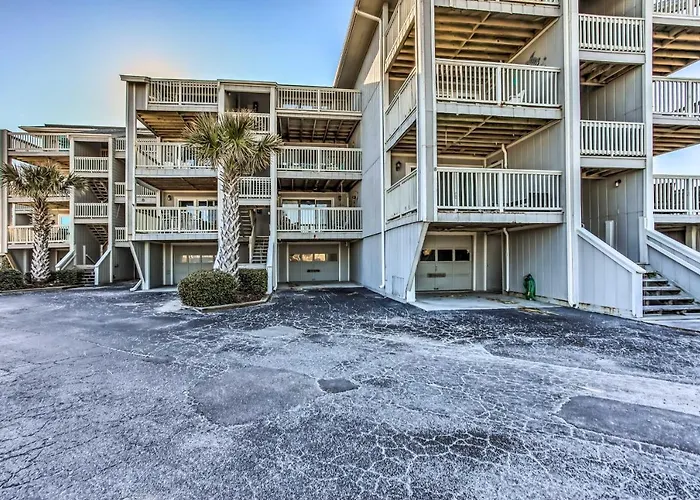 Condo W/ Pool Access - Walk To Beach!