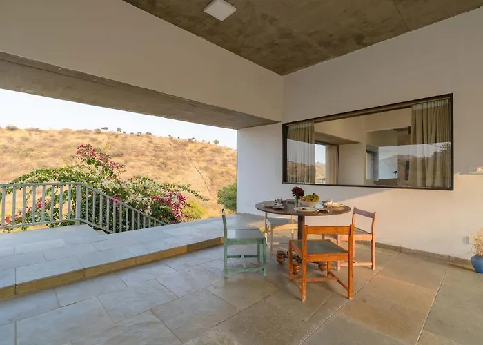 Stayvista'S Sage Scenery - Mountain-View Villa With Infinity Pool & Terrace