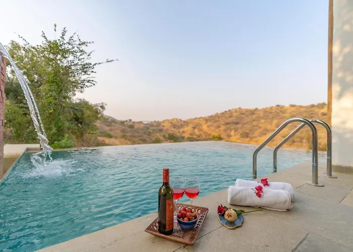 Stayvista'S Sage Scenery - Mountain-View Villa With Infinity Pool & Terrace