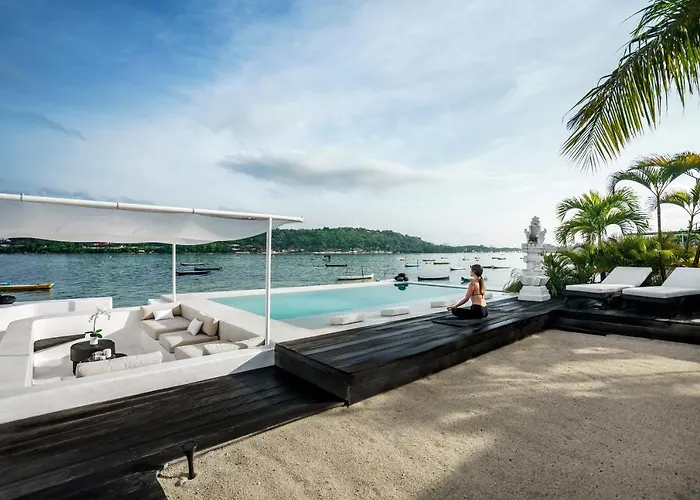 Villa Lagoon - Elegant & Absolute Beachfront In Nusa Ceningan
