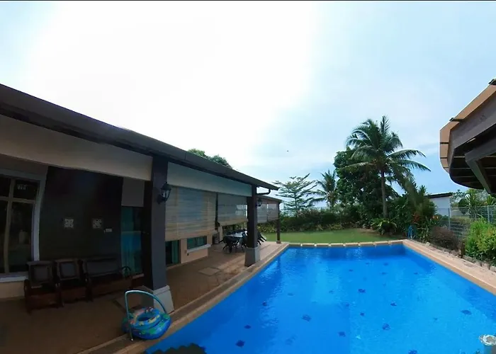 Melaka Beachfront Villa With Pool