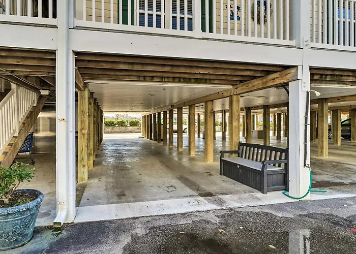 Oak Island Condo - Walk To The Beach!
