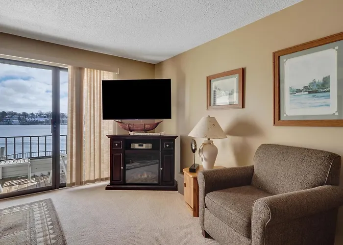 112 Edgewater Inn With Waterfront Access