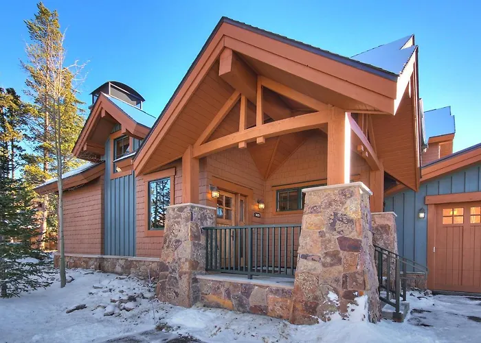 Premier 2-Story Townhome Minutes From Winter Activities