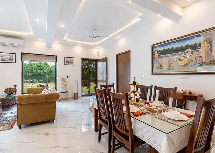 Brookvale Manor By Stayvista - Private Pool, Bbq, Views At Haryana