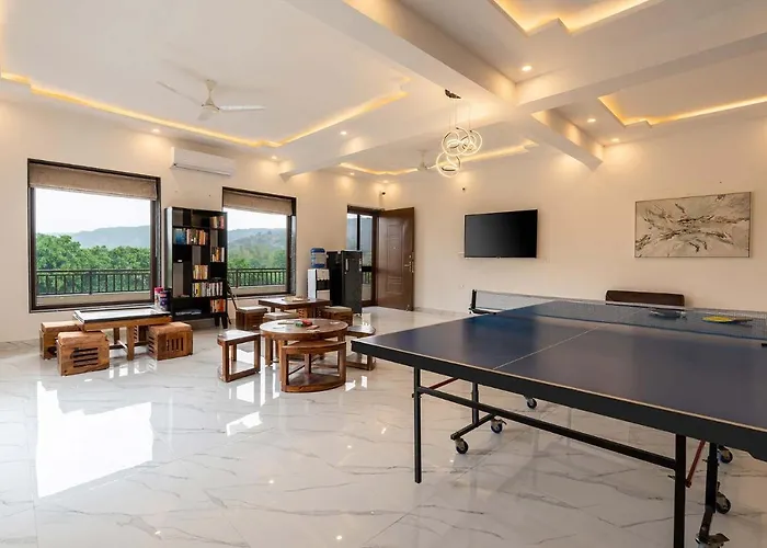 Brookvale Manor By Stayvista - Private Pool, Bbq, Views At Haryana