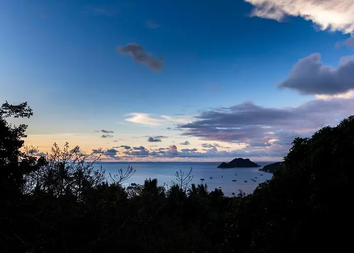 Blue View Amazing 3-Bedroom, Sea View Villa,
